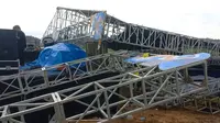 Panggung Gunungsindur Expo Ambruk Diterjang Angin Kencang, 2 Orang Luka dan 5 Motor Rusak