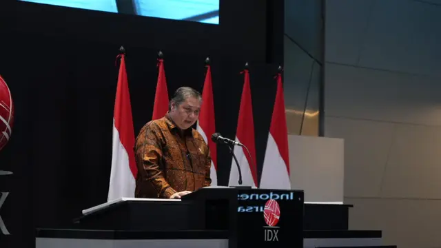Menko Bidang Perekonomian Airlangga Hartarto, saat pembukaan perdagangan dan pencatatan perdana saham PT Gunanusa Eramandiri Tbk di Bursa Efek Indonesia (BEI), Jakarta, Selasa, 9 Juli 2024. (Foto: Kemenko Perekonomian)