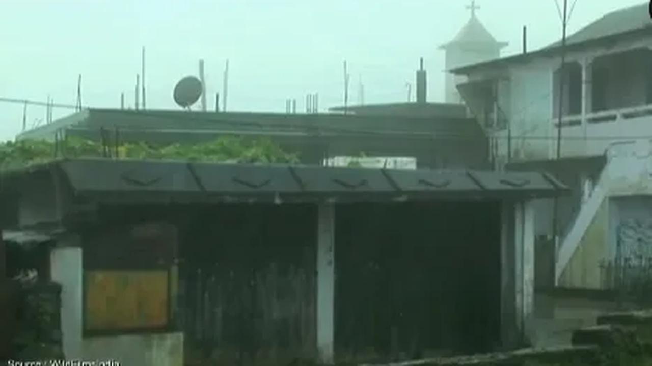 "Di sana mengalami curah hujan yang sangat tinggi. Bahkan terkadang warga disini tidak melihat matahari selama berminggu-minggu," demikian dikutip dari keterangan video.
