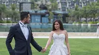 Amrit Punjabi dan Sanjana, anak dan menantu Raam Punjabi yang gelar pesta mewah pernikahan di Bali yang dihadiri sederet artis Tanah Air dan artis India. (Sumber: Instagram/@thesambawedding)