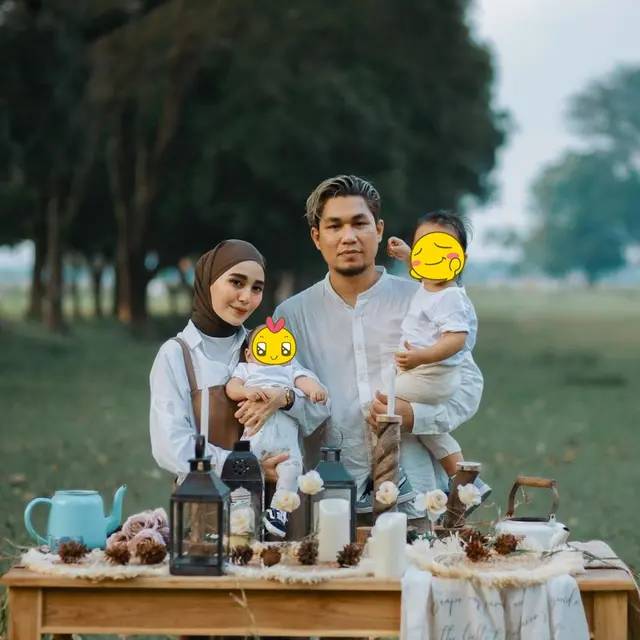 Jarang Tersorot, Ini 6 Potret Romantis Rizal Armada dan Istri