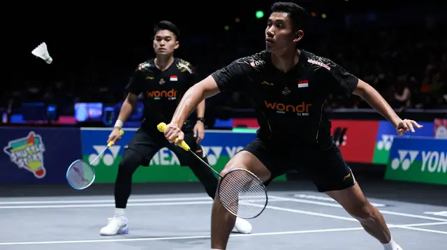 Ganda putra Indonesia Leo Rolly Carnando/Bagas Maulana menyingkirkan wakil Chinese Taipei Lee Fang-Chih/Lee Fang-Jen pada babak 32 besar All England 2025. Leo/Bagas menang 21-14 dan 21-11&nbsp;di Utilita Arena Birmingham, Birmingham. Inggris, Selasa (11/3).&nbsp;(foto: instagram @badminton.ina)
