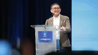 Direktur Utama I.League Ferry Paulus saat menghadiri seremoni BRI x I.League di SCTV Tower, Jakarta Pusat, Selasa (1/9/2026). Emtek Group kembali ditetapkan sebagai official broadcaster BRI Super League 2026/2027, sementara BRI melanjutkan perannya sebagai sponsor utama kompetisi. (KLY/Budy Santoso)