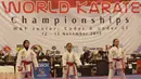 Atlet karate anak-anak saat tampil dalam Pembukaan Kejuaraan Dunia Karate Junior, Cadet dan U-21 di Indonesia Convetion Exhibition (ICE), Bumi Serpong Damai, Tangerang, Kamis (12/11/2015). (Bola.com/Vitalis Yogi Trisna)