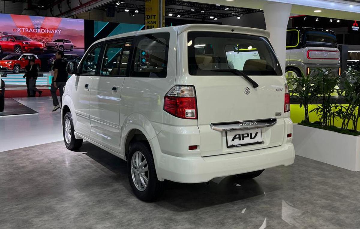 Suzuki Pamerkan Mobil Nostalgia di IIMS 2025, Tetap Bertahan di Era Mobil Listrik China