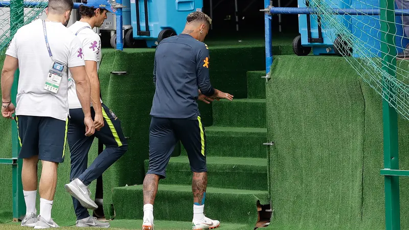 Neymar tinggalkan sesi latihan