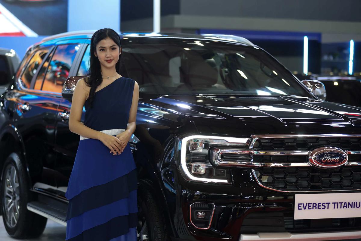 FOTO:  Senyum SPG Hiasi IIMS 2026