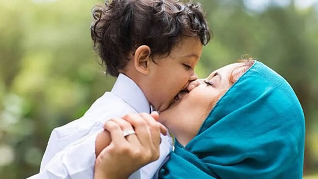 4 Tips Agar Anak Tenang di Masjid Selama Sholat Idul Fitri