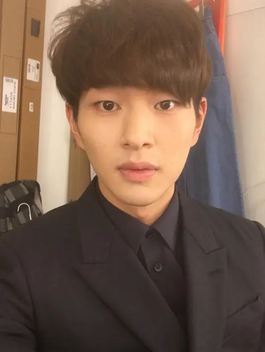 “Ketika di klub, Onew sedang dalam kondisi mabuk dan tidak sengaja menyentuh siapapun yanga berada di sekitarnya hingga terjadi kesalahpahaman dan akhirnya ia diperiksa oleh pihak berwajib,” lanjutnya. (Instagram/dlstmxkakwldrl)