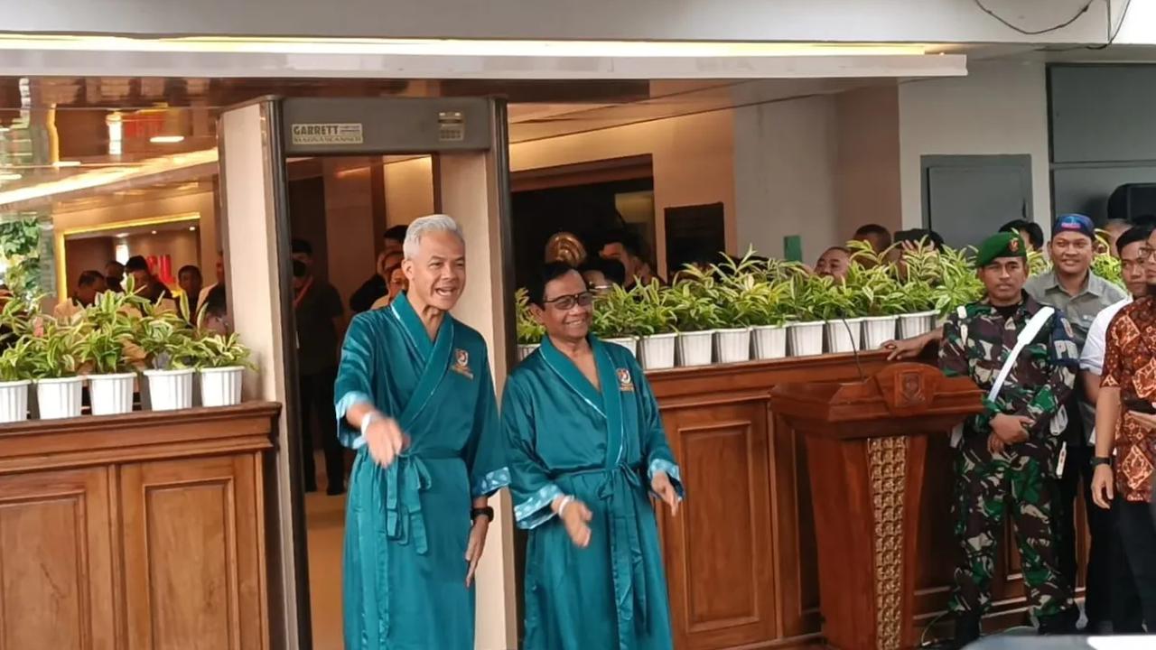 Selain membahas alternatif pengganti Gibran, Andika mengungkapkan bahwa rapat itu juga akan membahas mengganti nama tim pemenangan Ganjar-Mahfud. Perubahan nama timses itu terkait dengan Mahfud MD yang diusung menjadi bakal cawapres Ganjar.