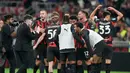 Pemain AC Milan merayakan kemenangan atas Napoli dalam lanjutan Liga Italia 2025/2026 di Stadion San Siro, Senin, (29/9/2025). (AP Photo/Luca Bruno)