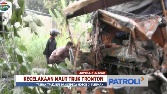 Diduga Rem Blong, Truk Tronton di Boyolali Tabrak Bus dan Motor