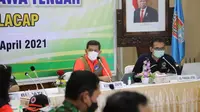 Ketua Satgas COVID-19 Doni Monardo menyampaikan arahan dalam acara Rapat Koordinasi Satgas Penanganan COVID-19 di Kantor Bupati Cilacap, Jawa Tengah, Rabu, 28 April 2021. (Badan Nasional Penanggulangan Bencana/BNPB)