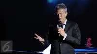 Musisi Internasional David Foster saat Konser bertajuk "Up Close and personal" di Motion Blue, Jakarta, Jumat (11/3). David Foster akan melakukan konser sampai dengan Sabtu (12/2). (Liputan6.com/Herman Zakharia)