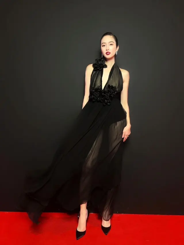 Potret Menawan Nong Poy Kenakan Perhiasan Mahal dari Cartier, Disebut Sama Cantiknya dengan Jisoo BLACKPINK