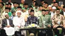 Presiden Joko Widodo atau Jokowi (tengah) didampingi Ketua Umum PBNU Said Aqil Siradj (dua kanan) saat menghadiri Harlah ke-93 NU di Jakarta, Kamis (31/1). (Liputan6.com/Angga Yuniar)