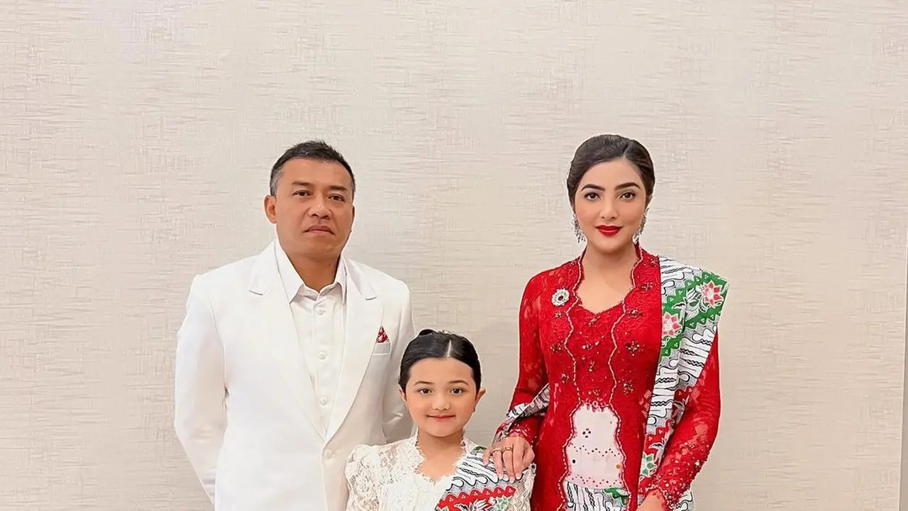 8 Gaya Anak Artis Pakai Kebaya yang Bisa Jadi Inspirasi, Ameena hingga Xareena