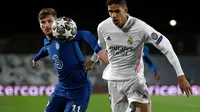 Liga Inggris: PSG Nyalip di Tikungan Transfer Raphael Varane, Manchester dan Chelsea United Gigit Jari