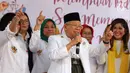 Cawapres nomor urut 1 Ma'ruf Amin mengangkat jari telunjuknya saat menghadiri deklarasi dukungan dari Perempuan Indonesia untuk Joko Widodo-KH Ma'ruf Amin (P-IJMA) di Jakarta, Sabtu (22/9). (Liputan6.com/Herman Zakharia)