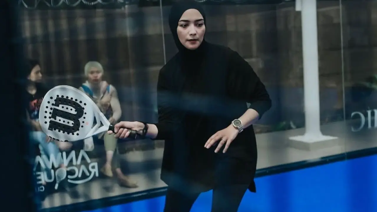 Inspirasi Outfit Hijab untuk Main Padel dari 6 Artis Indonesia (photo by instagram.com/citraciki)