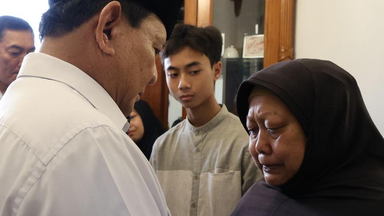 Berduka Cita, Prabowo Janji Bantu Keluarga 4 Penerbang Gugur Saat Pesawat Super Tucano Jatuh