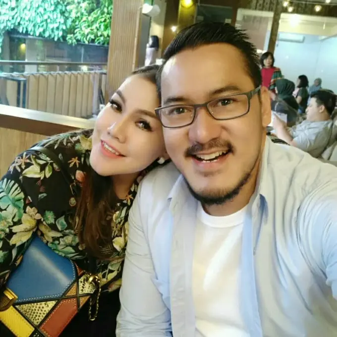 Alino Octavian Meninggal Dunia, Ini 6 Potret Kenangannya dengan Sang Istri