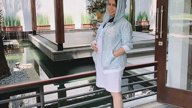 6 Potret Momo Geisha dengan Gaya Kasual Saat Hamil Anak Kedua, Tampil Memesona