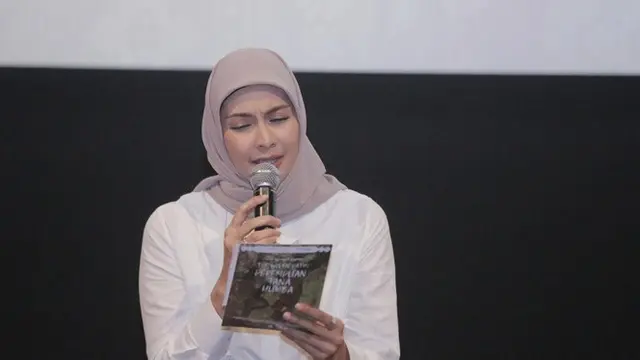 6 Seleb Cantik Usia di Atas 45 Tahun Saat Pakai Hijab, Semakin Menawan
