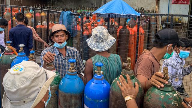 Putus Asa Mencari Pasokan Oksigen di Myanmar