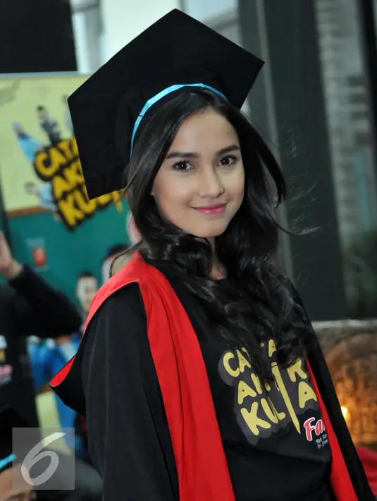 Anjani Dina ditemui saat press screenning film Catatan Akhir Kuliah di Epicentrum XXI, Senin (27/7/2015). Anjani berperan sebagai Anisa Kodok, seorang mahasiswi yang sangat dikagumi oleh Sam (Muhadkly Acho). (Liputan6.com/Panji Diksana)
