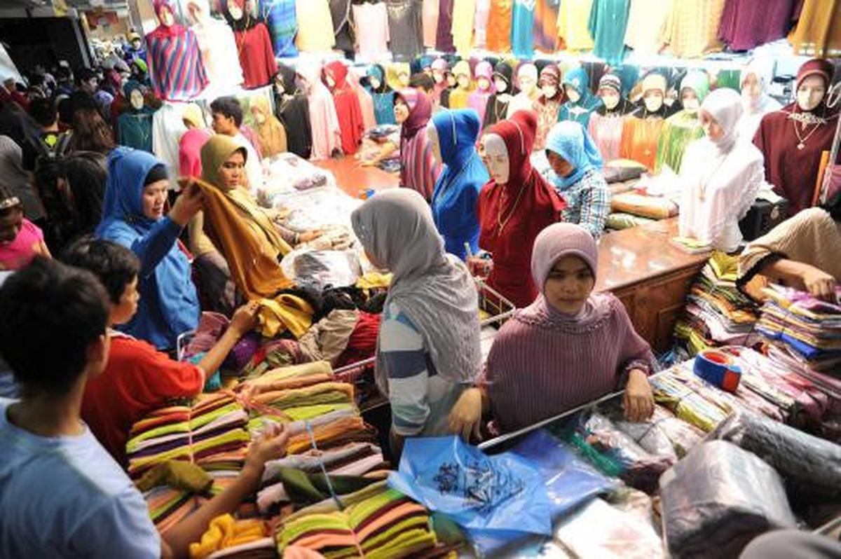 Berburu pakaian lebaran di Pasar Tanah Abang