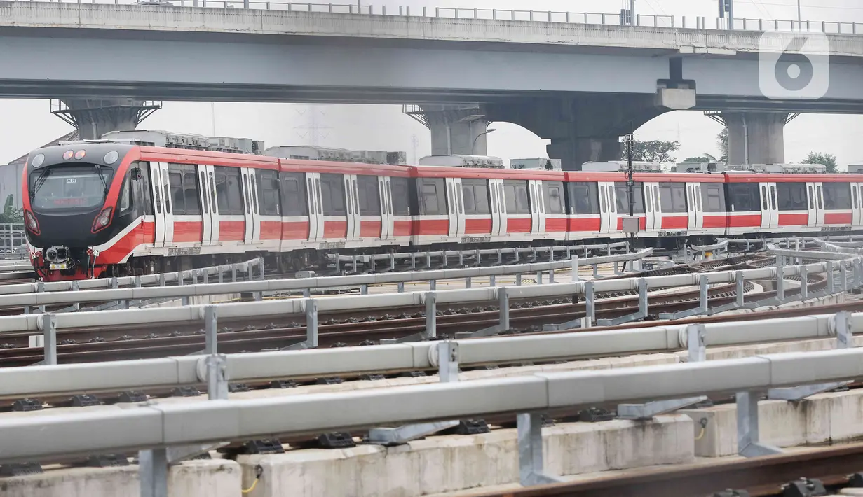 LRT Jabodebek memiliki panjang mencapai 44 km, dengan tiga jalur lintasan dari Bekasi Timur - Cawang, Cibubur - Cawang, dan Cawang - Dukuh Atas.   (Liputan6.com/Herman Zakharia)