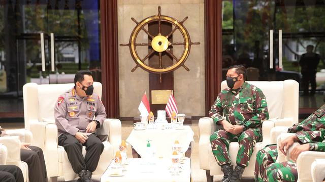 Kapolri Jenderal Listyo Sigit Prabowo dan Kepala Staf Angkatan Laut (KSAL) Laksamana TNI Yudo Margono