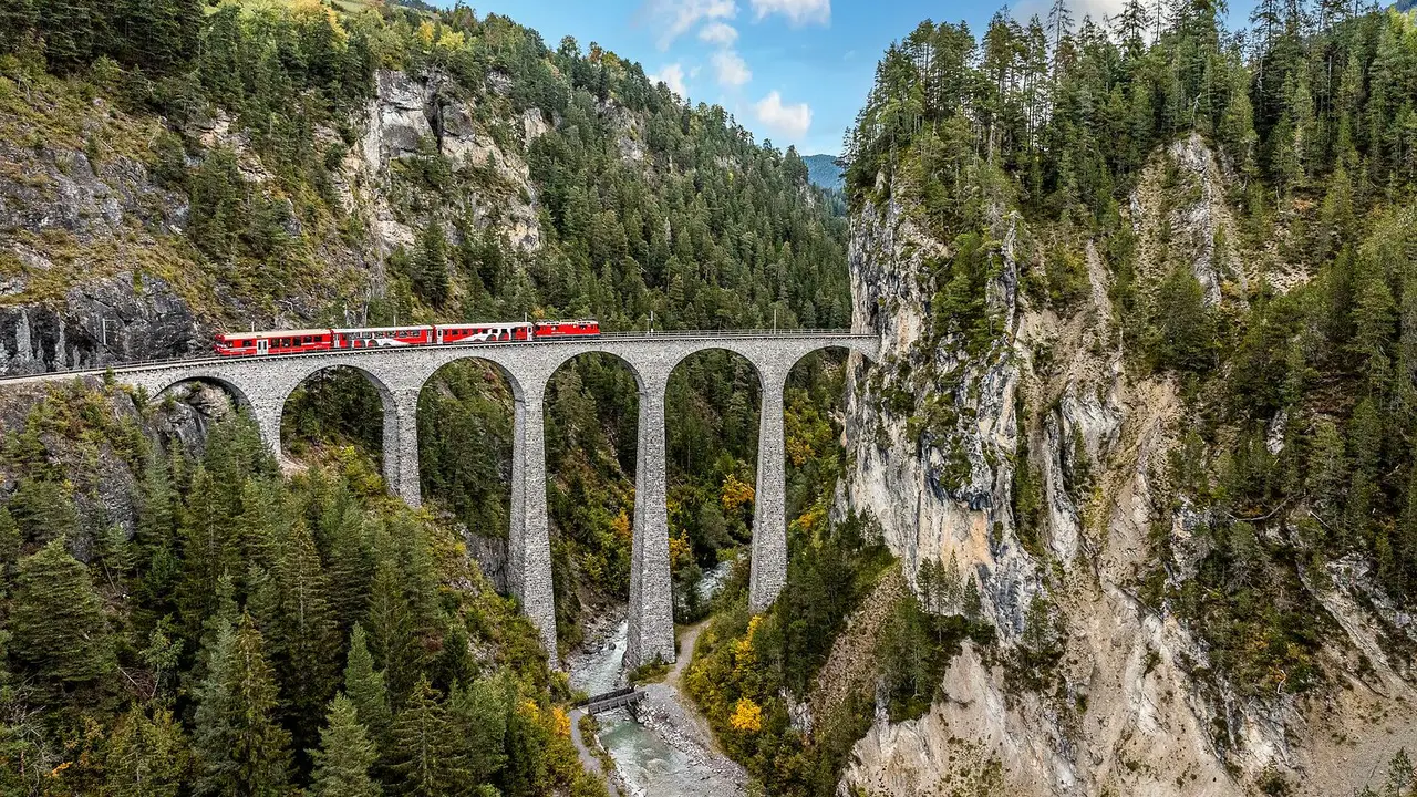Menjajal Landwasser World, Wisata Kereta di Swiss yang Masuk Warisan Dunia UNESCO