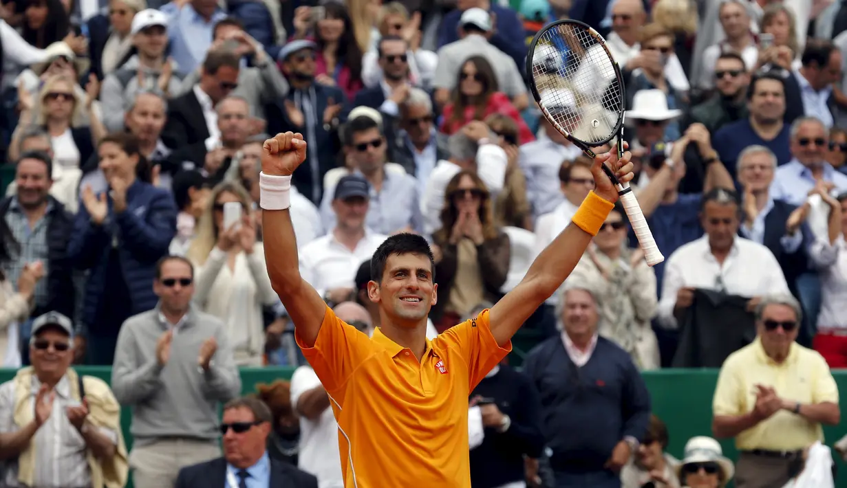 Ekspresi Kemenangan Novak Djokovic usai memastikan satu tiket berlaga di final Monte Carlo Masters (REUTERS/Jean-Paul Pelissier)