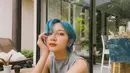 Sheila Dara bahkan tak takut bermain dengan warna rambut mencolok. Baru-baru ini, Sheila Dara mewarnai rambut bondolnya dengan warna biru terang, tak mengurangi pesona cantiknya sama sekali. Foto: Instagram.