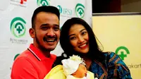 Ruben Onsu dan Sarwendah bersama putri mereka, Thalia Putri Onsu. (foto: Faisal R. Syam)