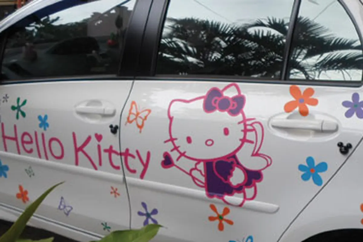 Stiker Hello Kitty Mewabah di Pengguna Roda Empat Ibukota