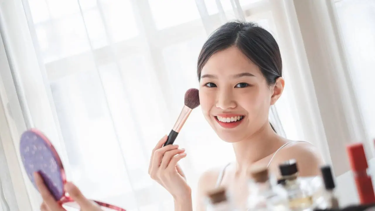 Powder Blush On Favorit untuk Tampil Fresh Natural, Apa Saja Sih Rekomendasinya?