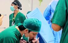 Detik-detik Aurel Hermansyah Melahirkan Anak Kedua, Terus Berdzikir Sambil Pegang Tasbih