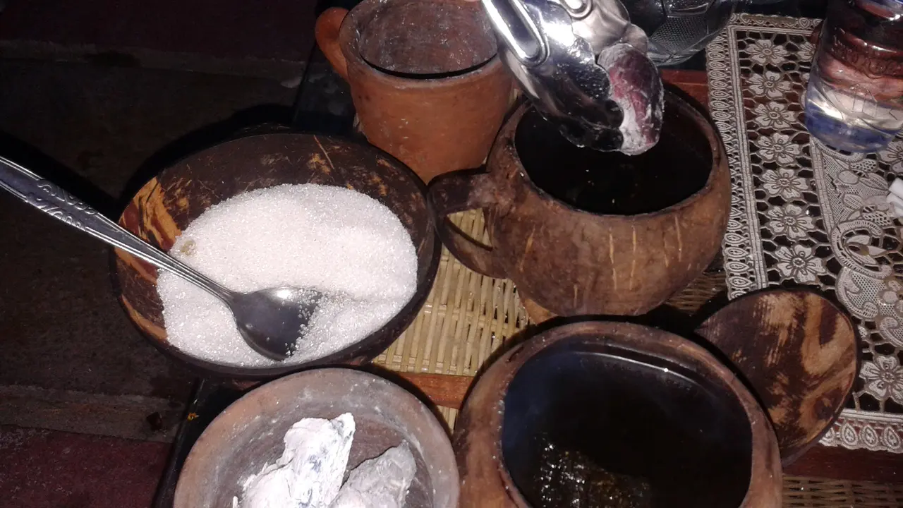 Nikmatnya Menyeruput Kopi Arang di Kota Palu