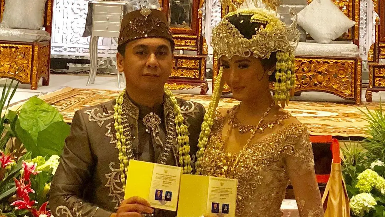 [Bintang] Raditya Dika dan Anissa Aziza