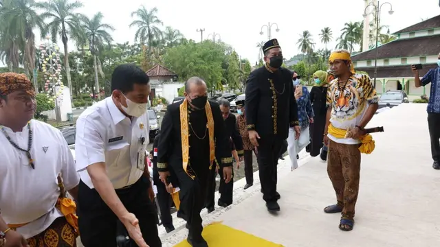 Kunjungi Kesultanan Kukar, Ketua DPD RI Perjuangkan Hari Kebudayaan dan Agendakan Kongres Raja Nusantara