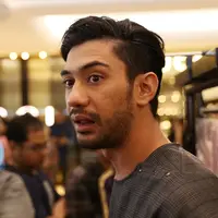 Acara yang berkolaborasi dengan Plaza Indonesia ini turut dihadiri oleh B.J Habibie, Bunga Citra Lestari, Christine Hakim dan Laura Basuki serta ibunda Reza tercinta. (Galih W. Satria/Bintang.com)