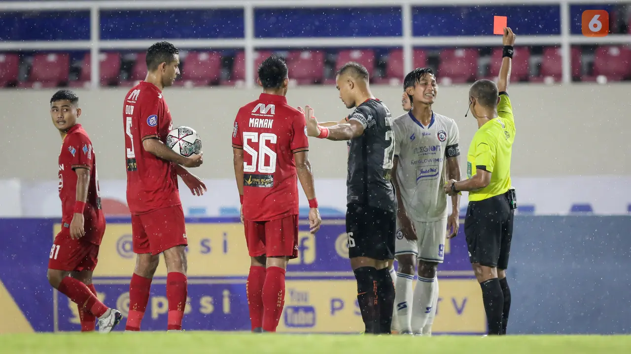 Foto: Telan Kekalahan Perdana, Persija Jakarta Ditumbangkan 10 Pemain Arema FC di BRI Liga 1