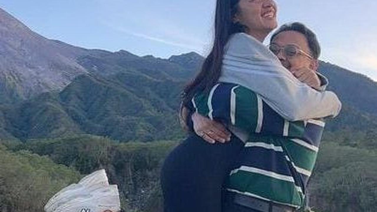 Putra Andy Noya ini juga terlihat memeluk mantan kekasih Pamungkas.