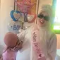 Syahrini saat diberi kejutan baby shower oleh ibu dan adiknya. (Dok: IG @/princessyahrini&nbsp;https://www.instagram.com/princessyahrini/?hl=en)