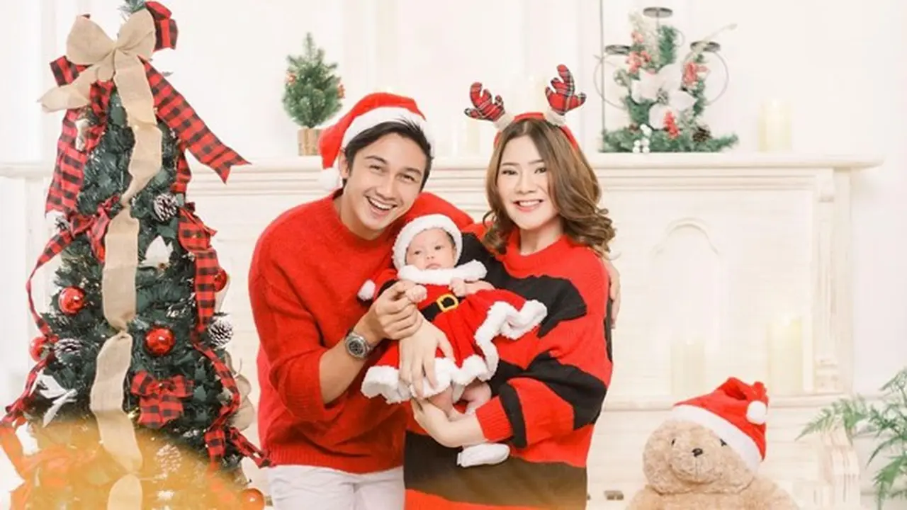 Gaya Pemotretan 6 Selebriti Bertema Natal, Penuh Suka Cita