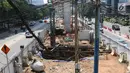 Kondisi pembangunan proyek LRT yang sepi aktivitas di Jalan HR Rasuna Said, Jakarta, Selasa (1/5). Memperingati Hari Buruh sejumlah organisasi pekerja mengadakan demonstrasi di beberapa lokasi di wilayah Jakarta. (Liputan6.com/Immanuel Antonius)