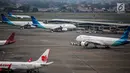 <p>Pesawat maskapai Garuda Indonesia terparkir di areal Bandara Soekarno Hatta, Tangerang, Banten, Kamis (16/5/2019). Pemerintah akhirnya menurunkan tarif batas atas (TBA) tiket pesawat atau angkutan udara sebesar 12-16 persen yang berlaku mulai Kamis hari ini. (Liputan6.com/Faizal Fanani)</p>